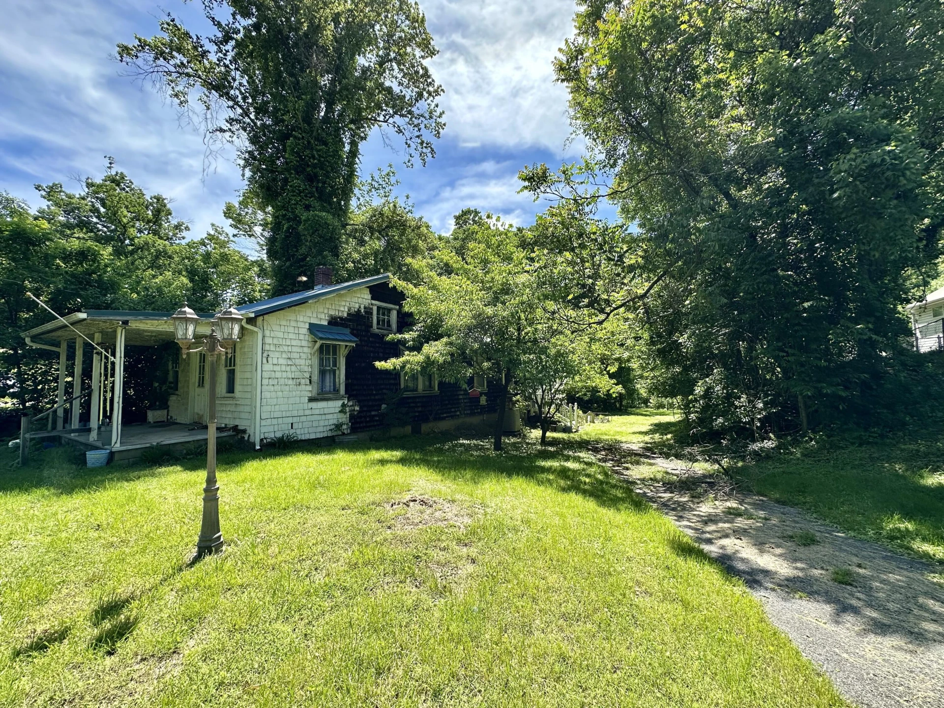 1074 Lynn LN - Photo 6