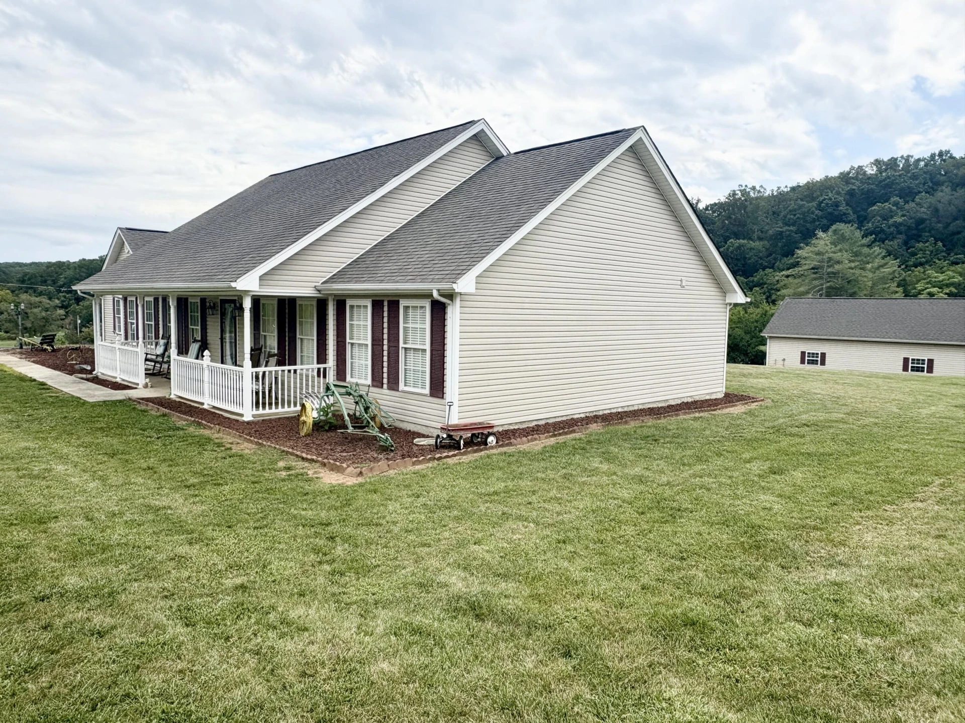 2543 Rutrough RD - Photo 5