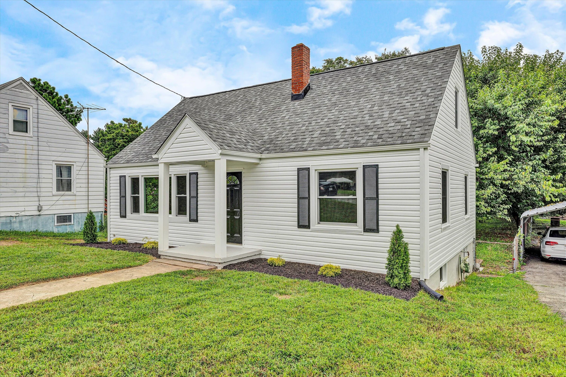 2719 Edison ST NE - Photo 2