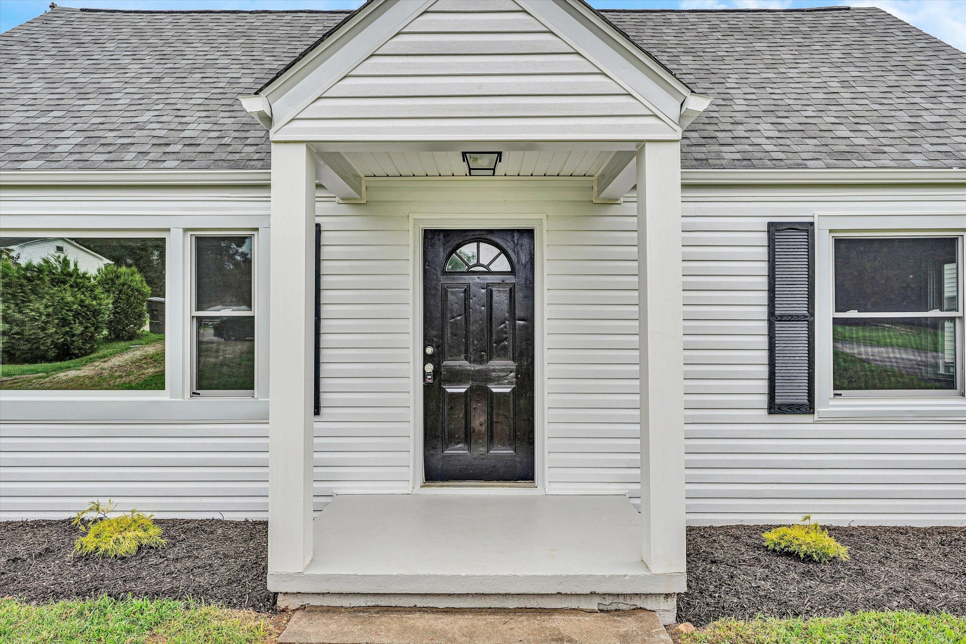 2719 Edison ST NE - Photo 3