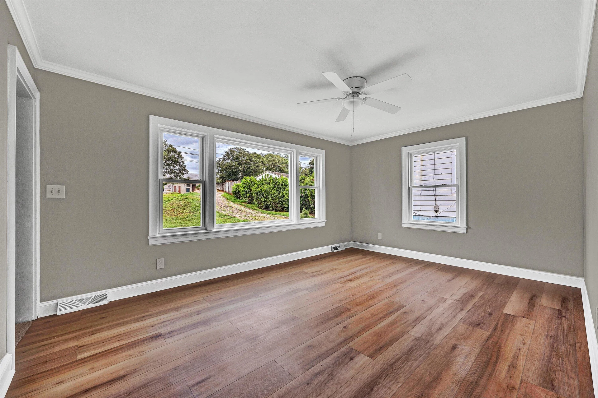 2719 Edison ST NE - Photo 6