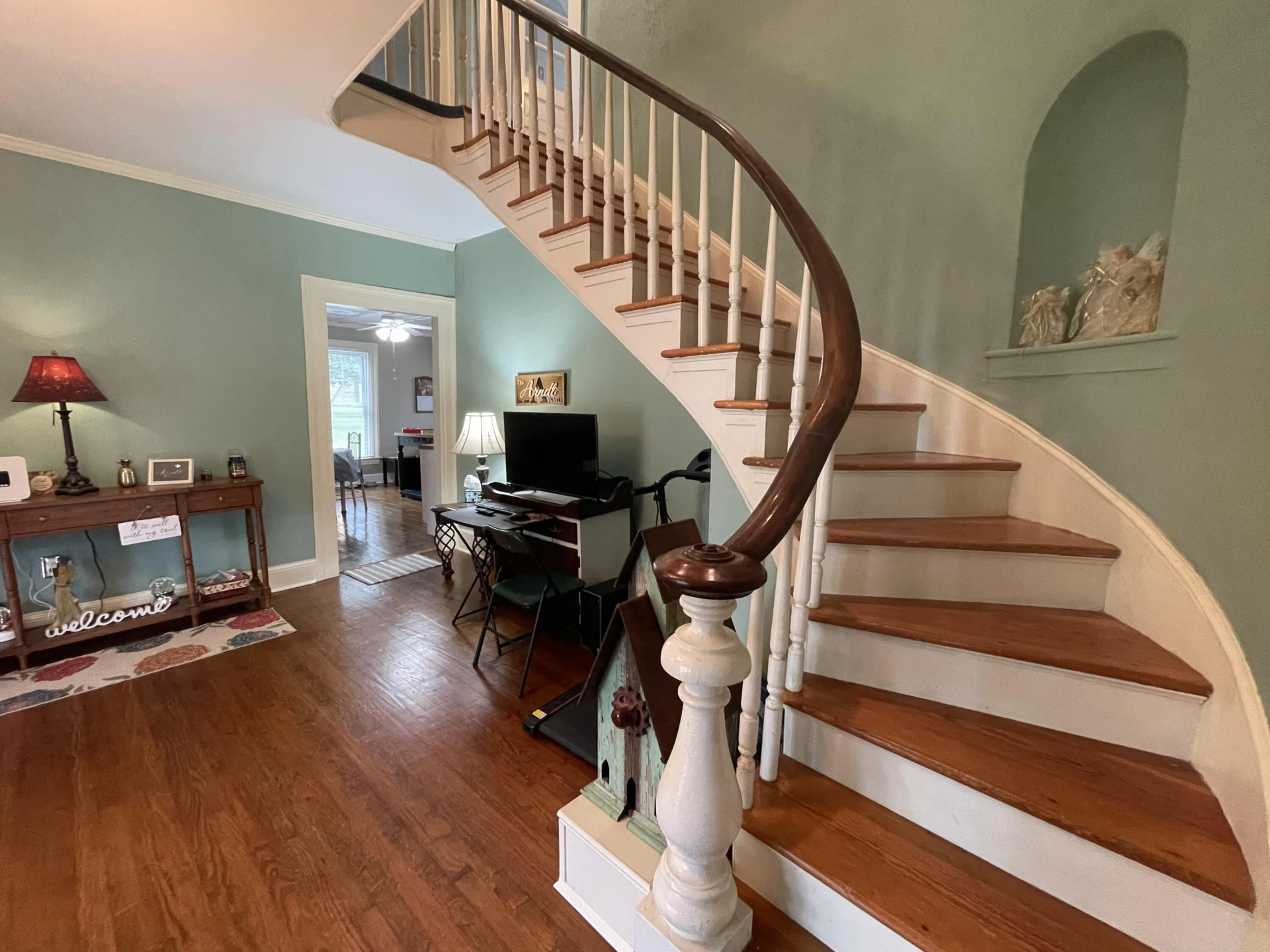 721 Grove ST - Photo 2