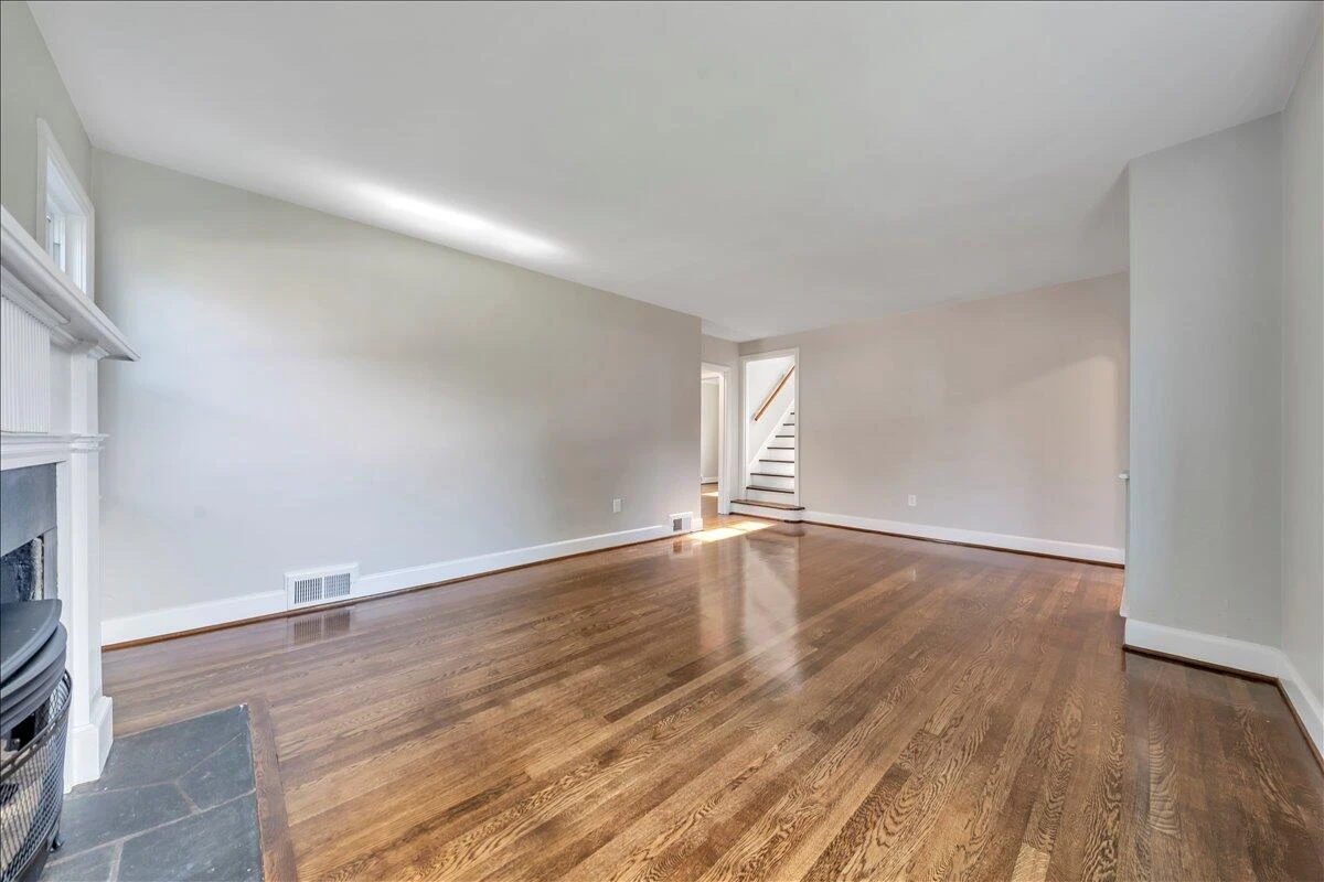 3935 Richland AVE NW - Photo 8