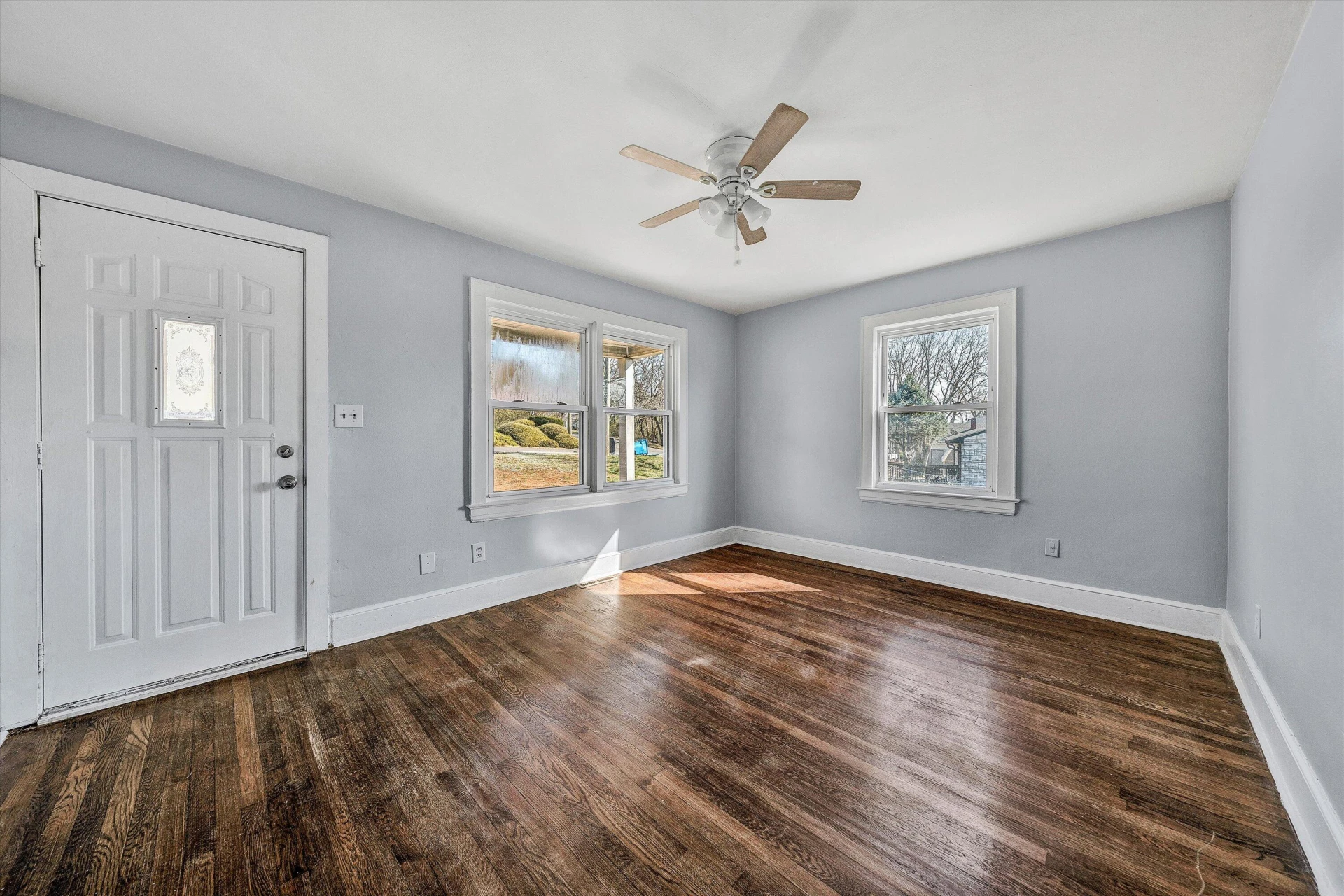 1006 Crescent ST NW - Photo 2