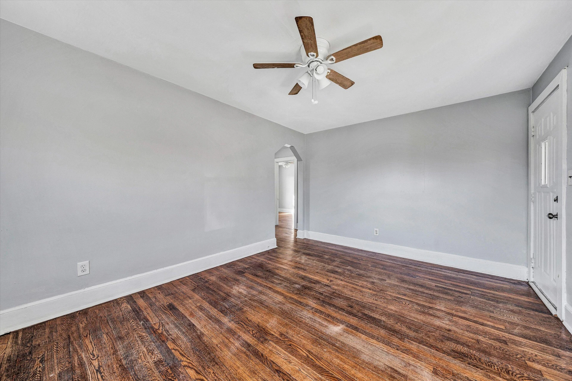 1006 Crescent ST NW - Photo 3