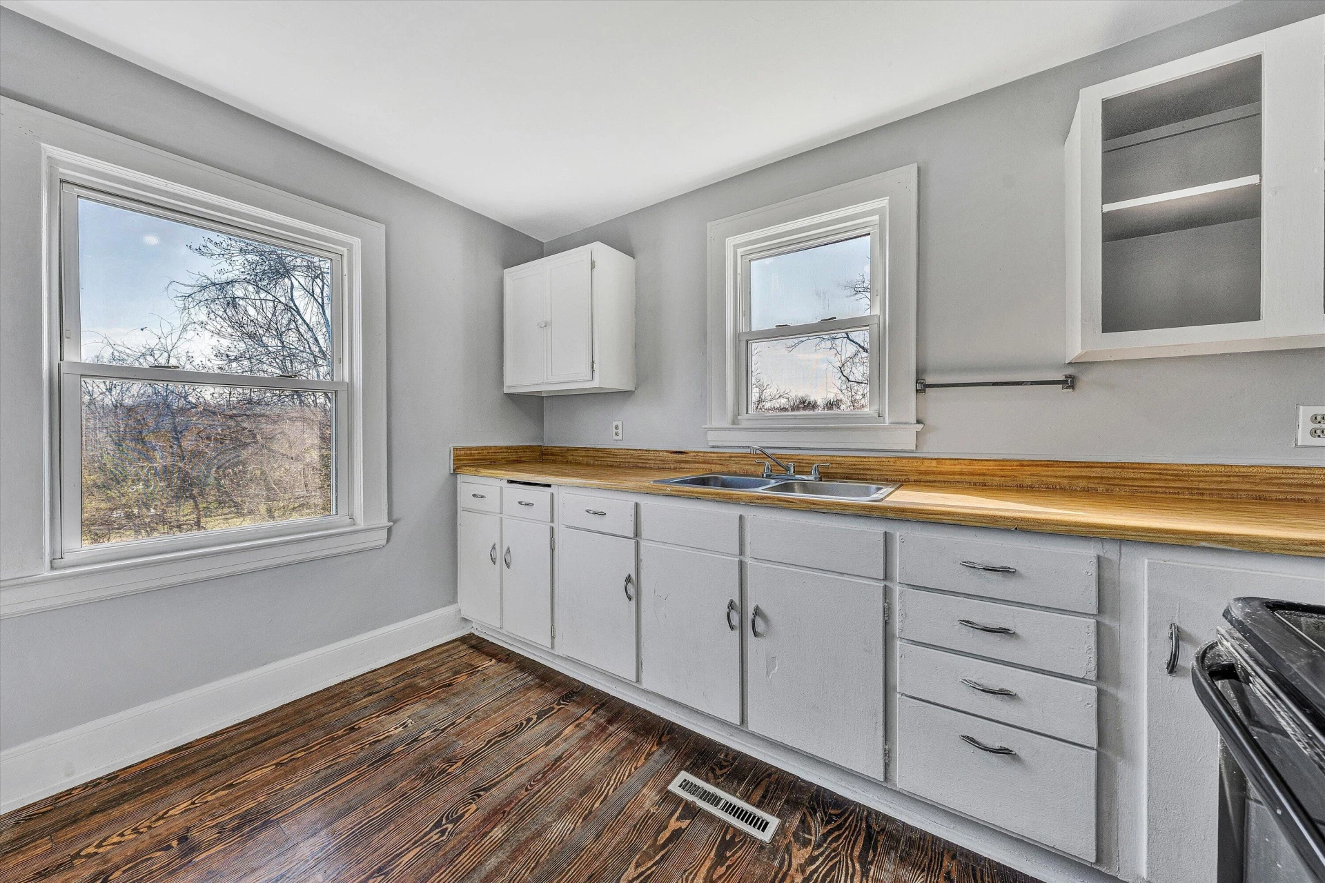 1006 Crescent ST NW - Photo 4