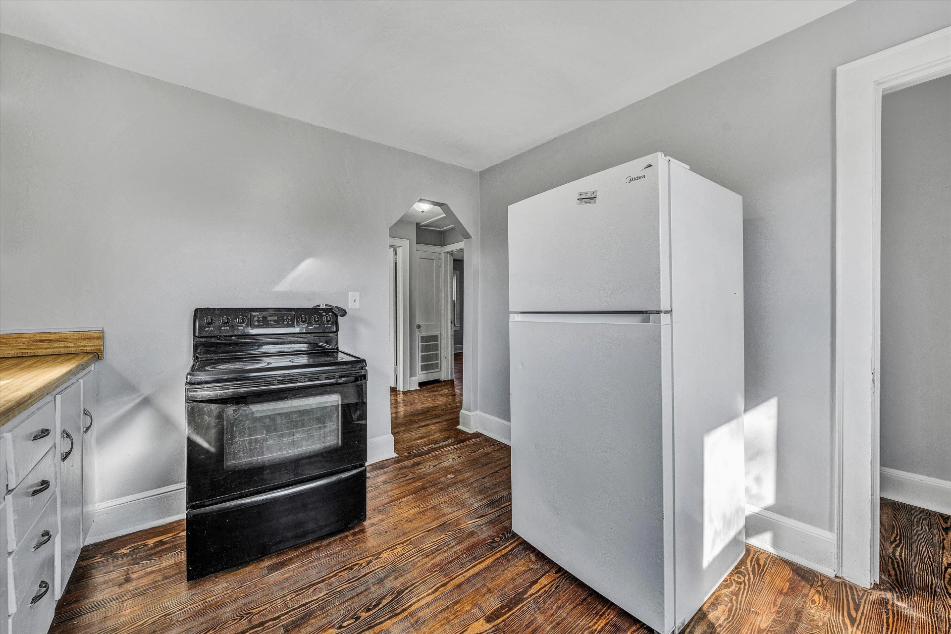 1006 Crescent ST NW - Photo 5