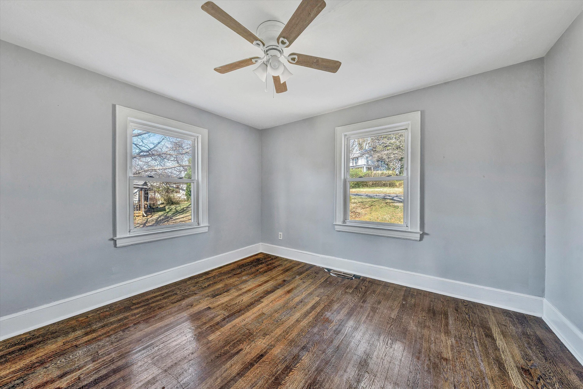 1006 Crescent ST NW - Photo 6
