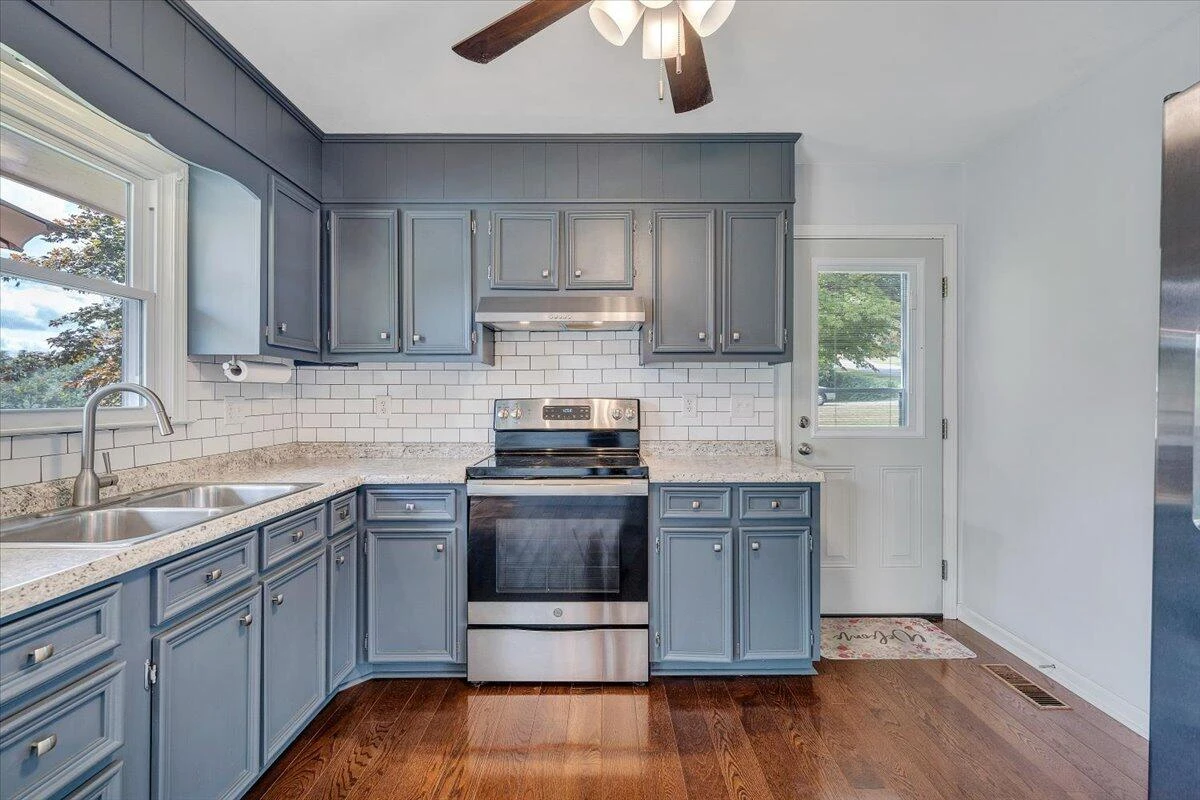 3011 Richard AVE NE - Photo 13