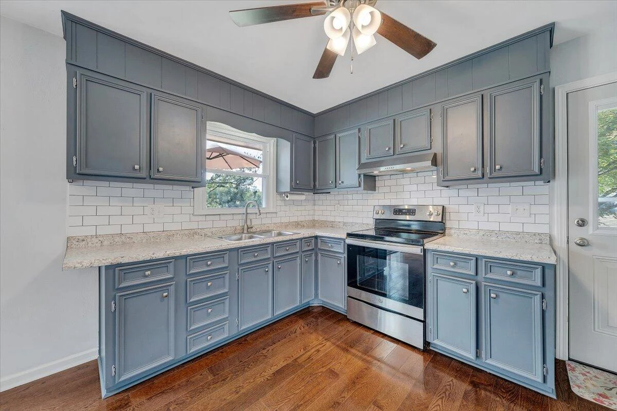 3011 Richard AVE NE - Photo 15