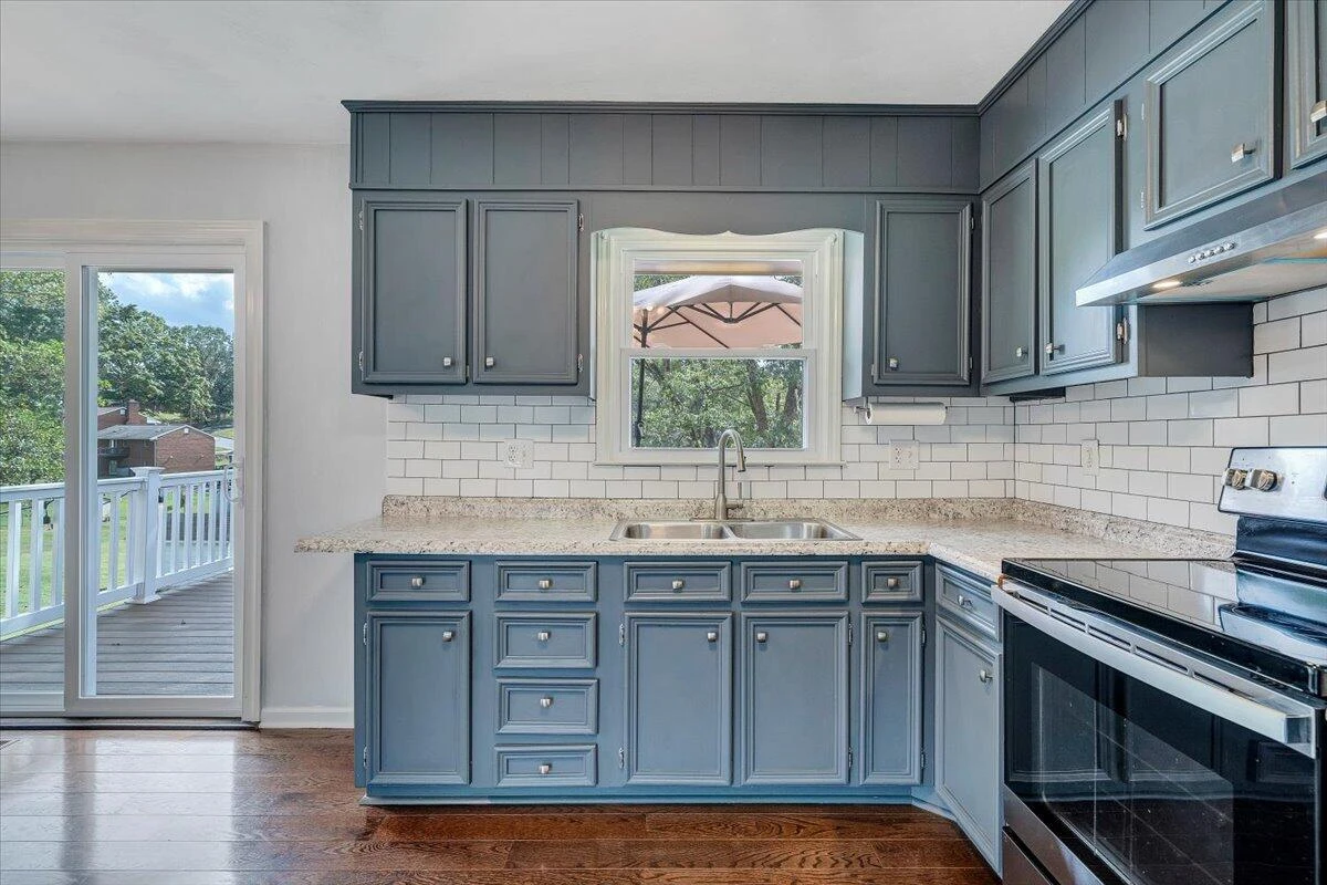 3011 Richard AVE NE - Photo 16