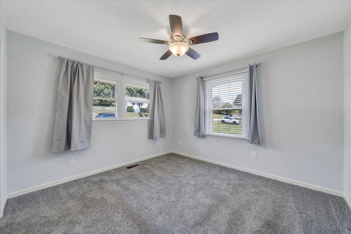 3011 Richard AVE NE - Photo 21