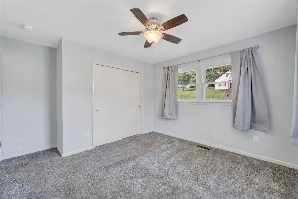 3011 Richard AVE NE - Photo 22