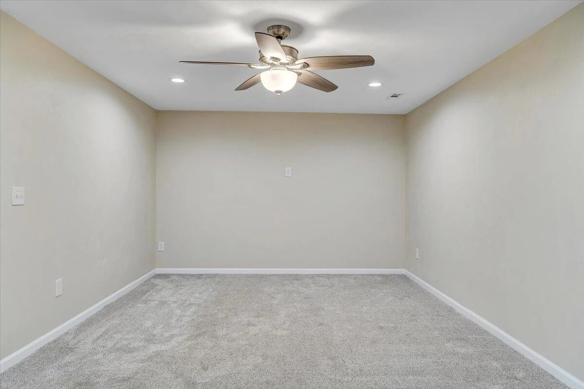 3011 Richard AVE NE - Photo 32