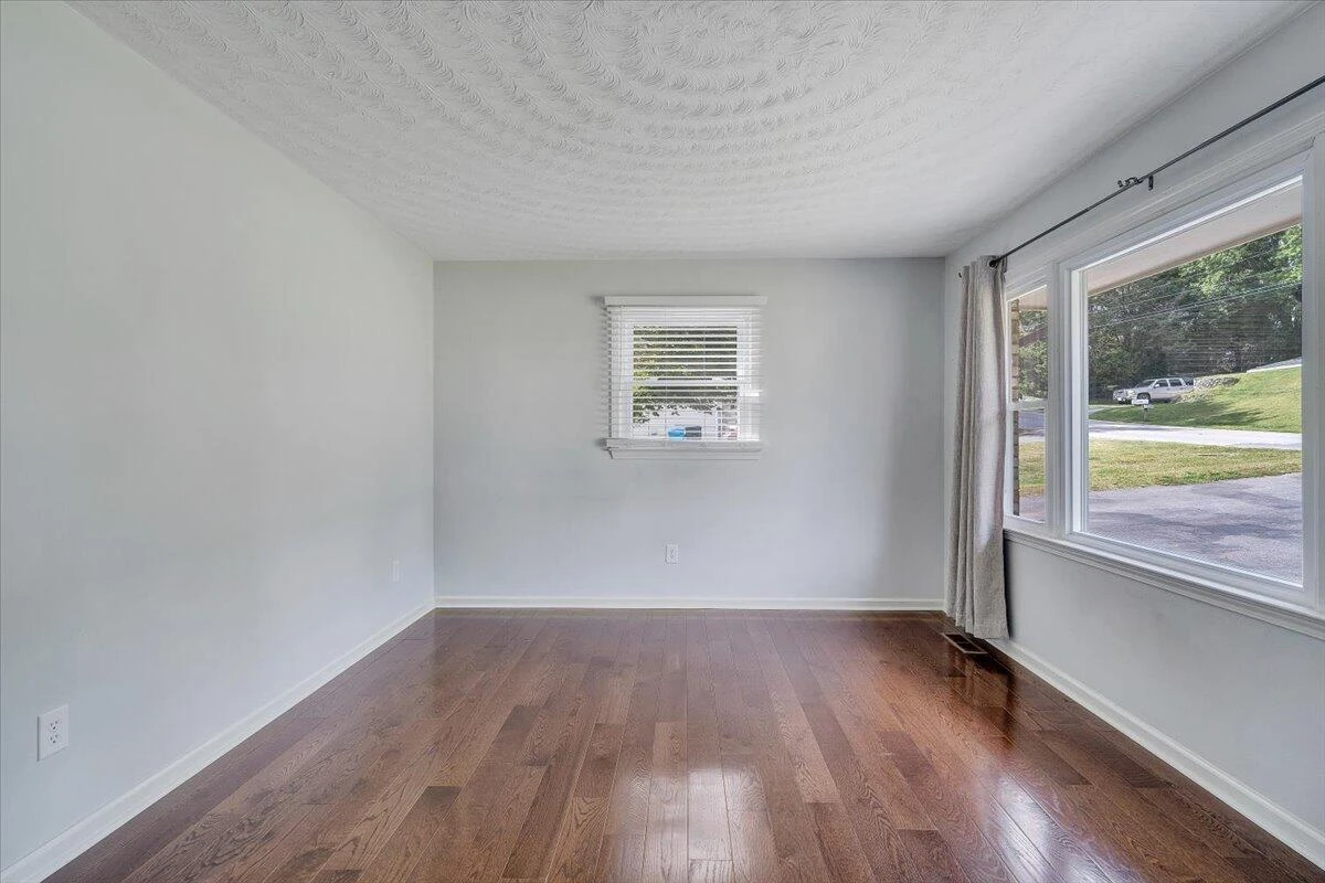 3011 Richard AVE NE - Photo 7