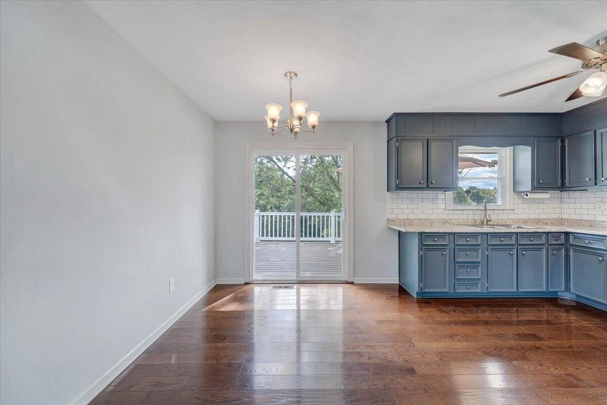 3011 Richard AVE NE - Photo 11