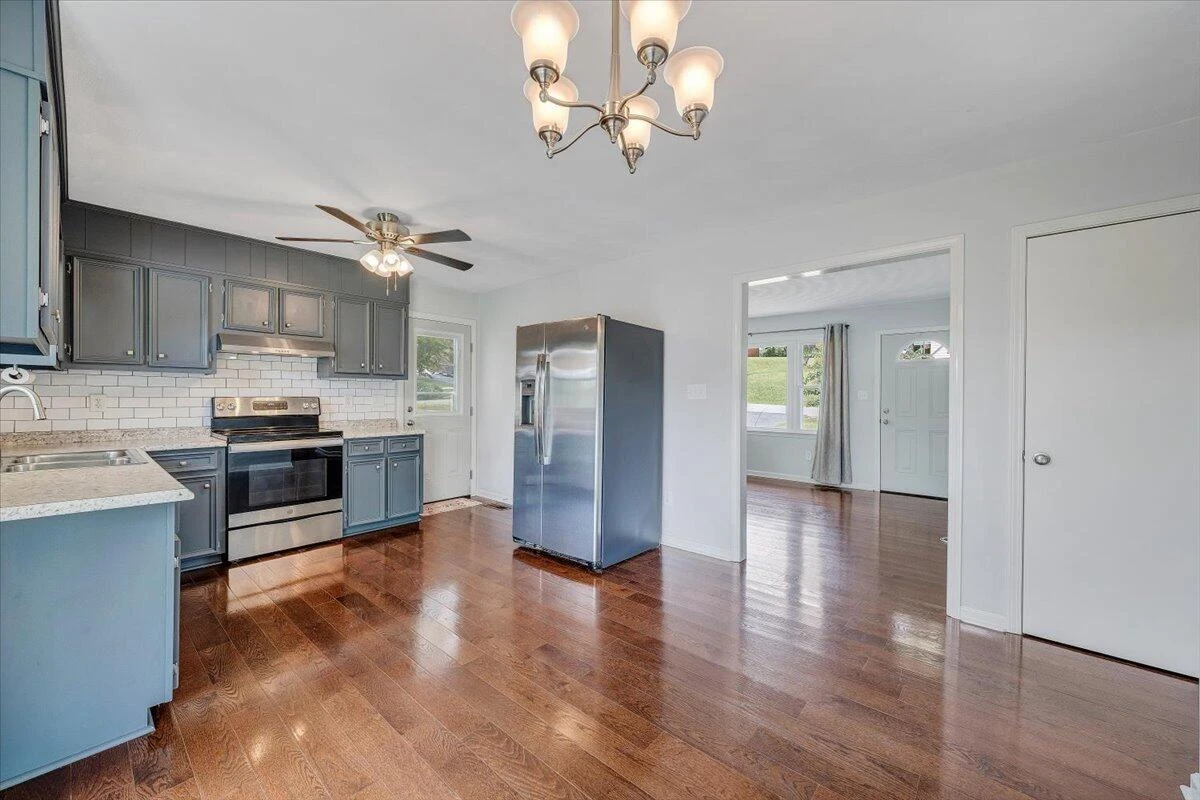 3011 Richard AVE NE - Photo 12