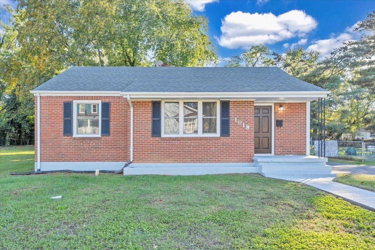 1018 Greenhurst AVE NW