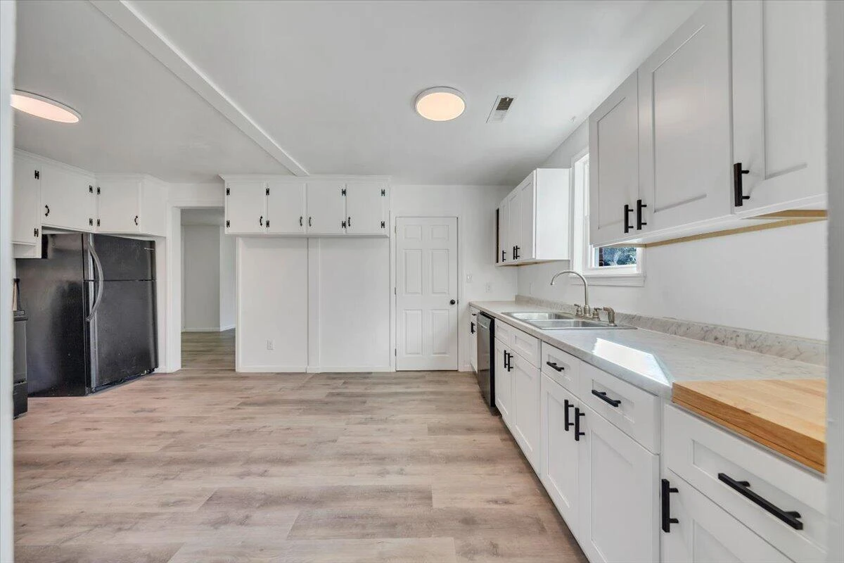1018 Greenhurst AVE NW - Photo 11