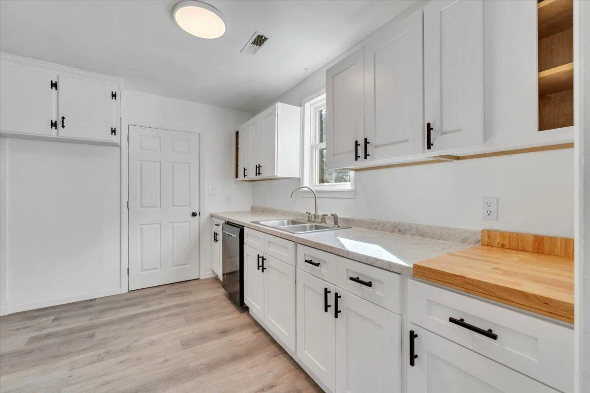 1018 Greenhurst AVE NW - Photo 12
