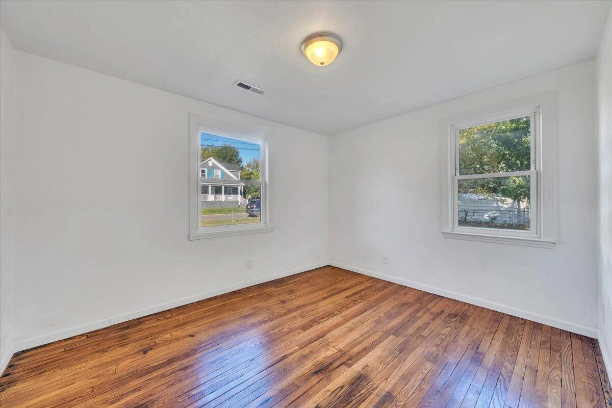 1018 Greenhurst AVE NW - Photo 14