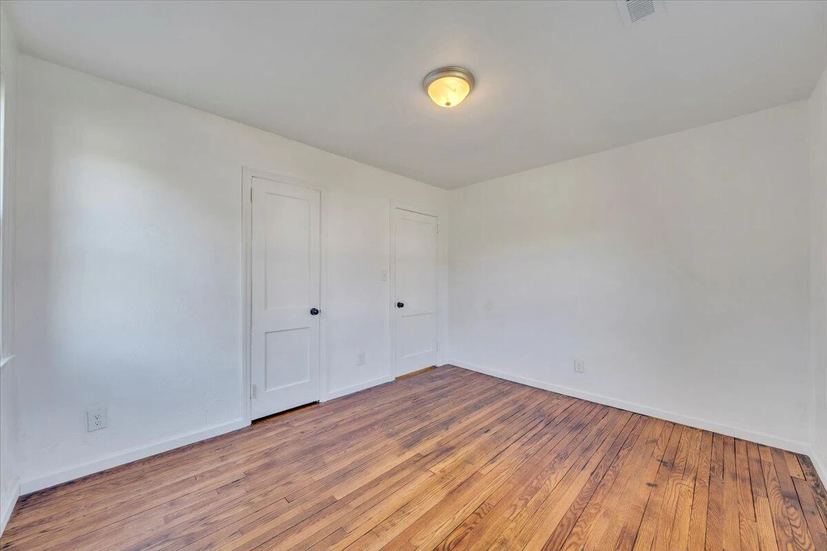 1018 Greenhurst AVE NW - Photo 15