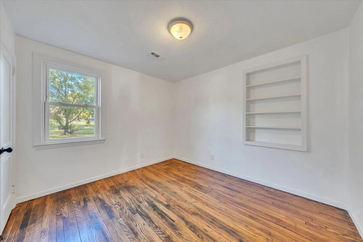 1018 Greenhurst AVE NW - Photo 16