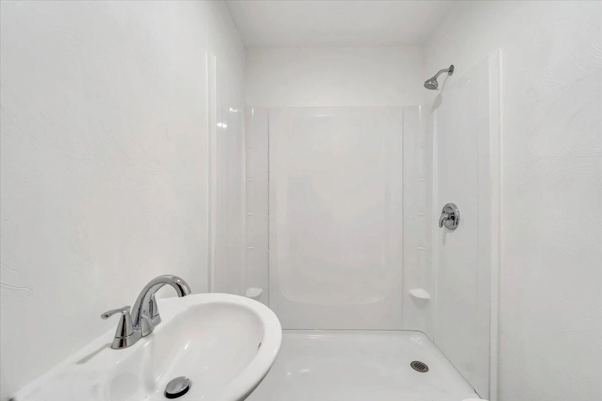 1018 Greenhurst AVE NW - Photo 18