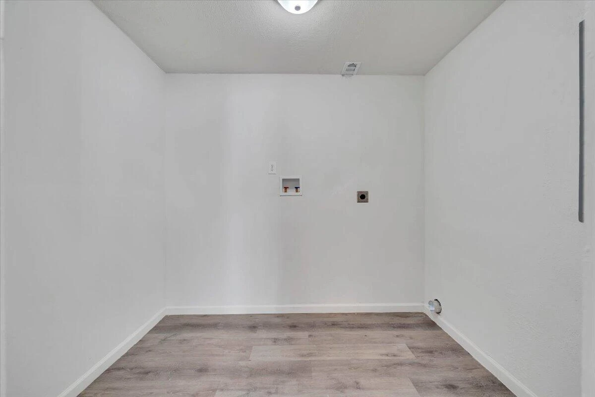 1018 Greenhurst AVE NW - Photo 19