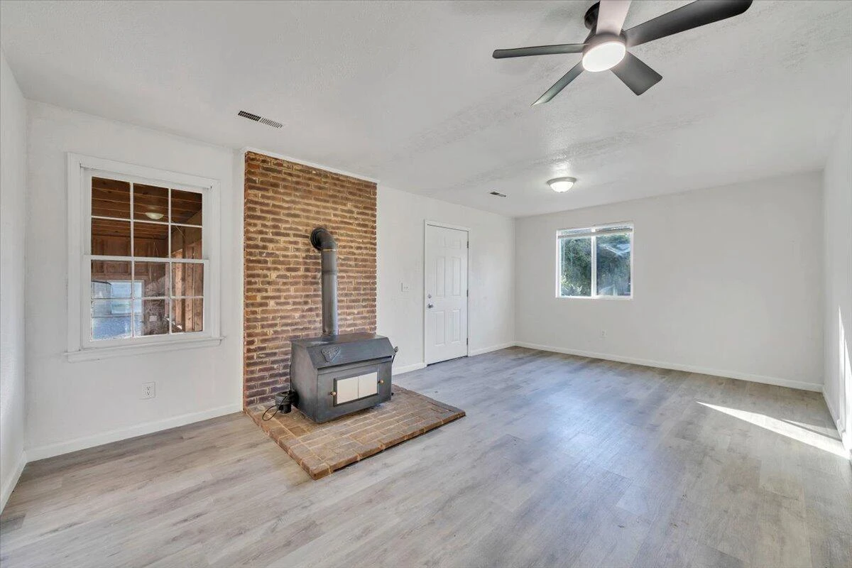 1018 Greenhurst AVE NW - Photo 21