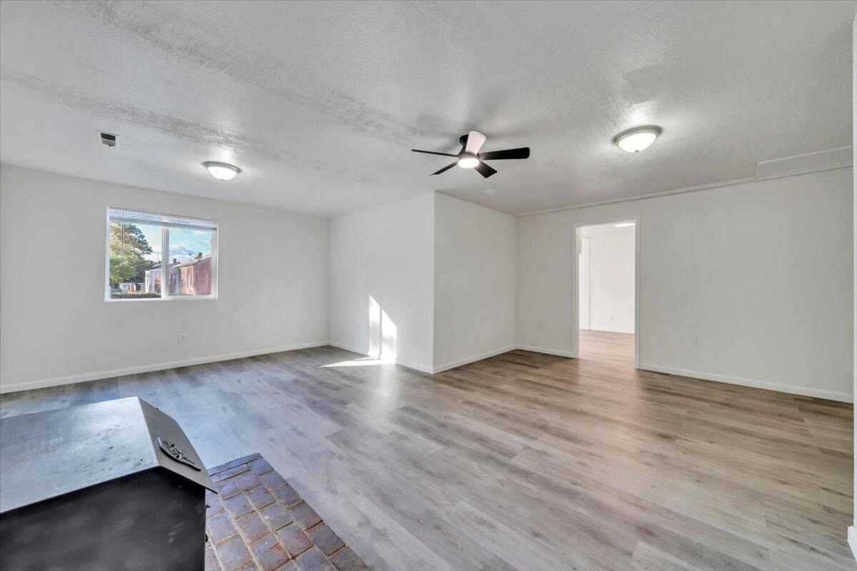 1018 Greenhurst AVE NW - Photo 22