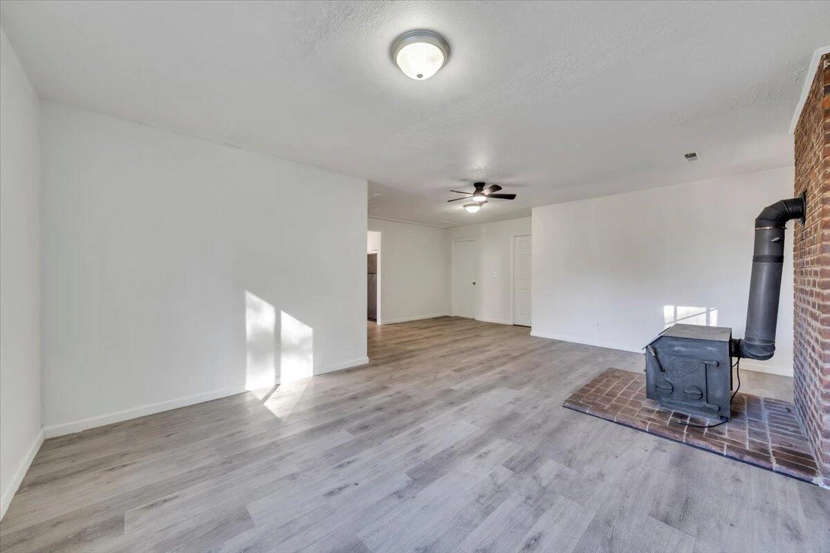 1018 Greenhurst AVE NW - Photo 23