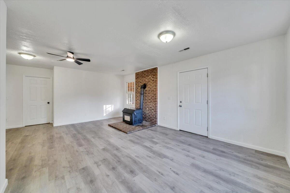 1018 Greenhurst AVE NW - Photo 24