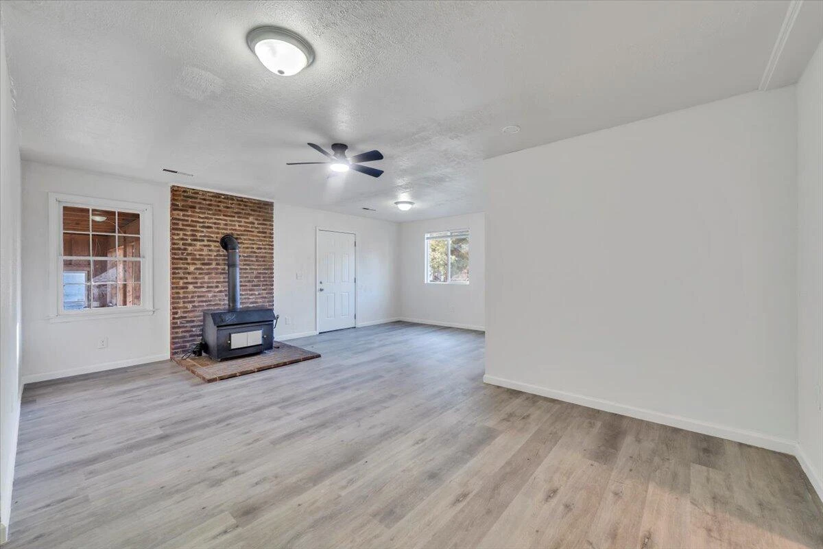 1018 Greenhurst AVE NW - Photo 25