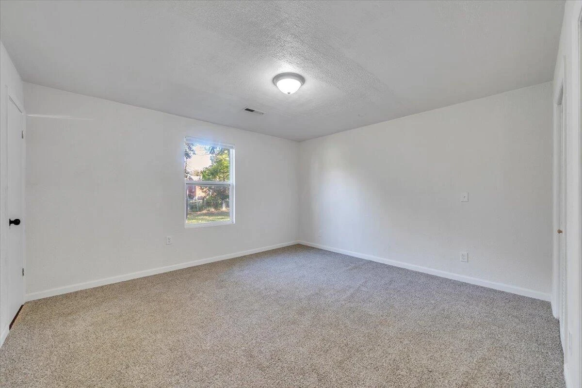 1018 Greenhurst AVE NW - Photo 27