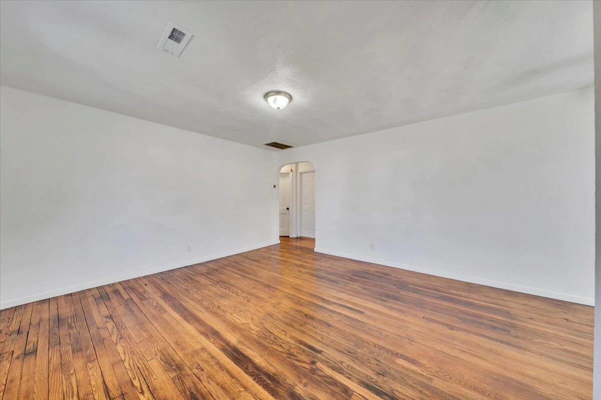 1018 Greenhurst AVE NW - Photo 3