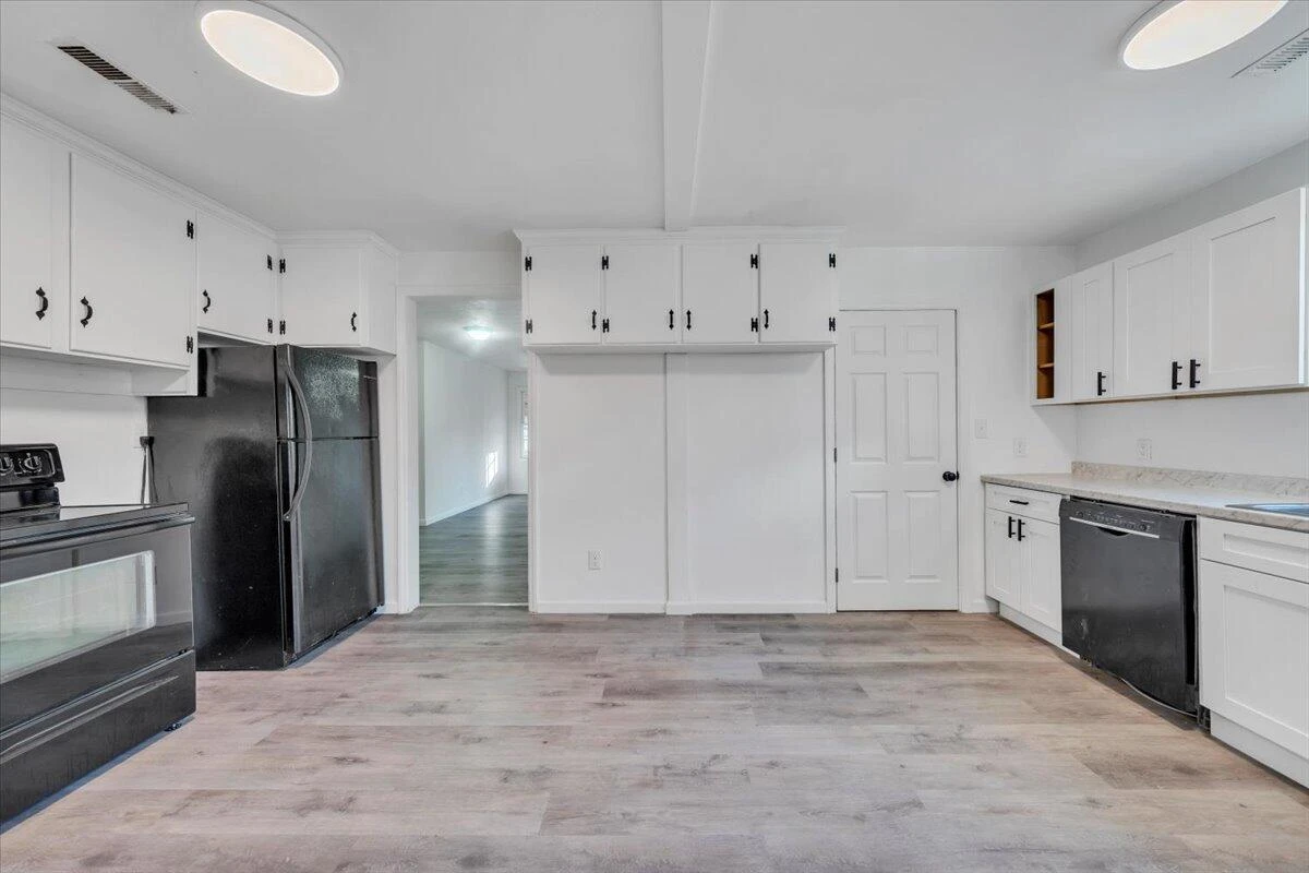 1018 Greenhurst AVE NW - Photo 32