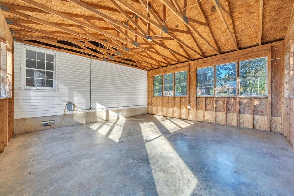 1018 Greenhurst AVE NW - Photo 33