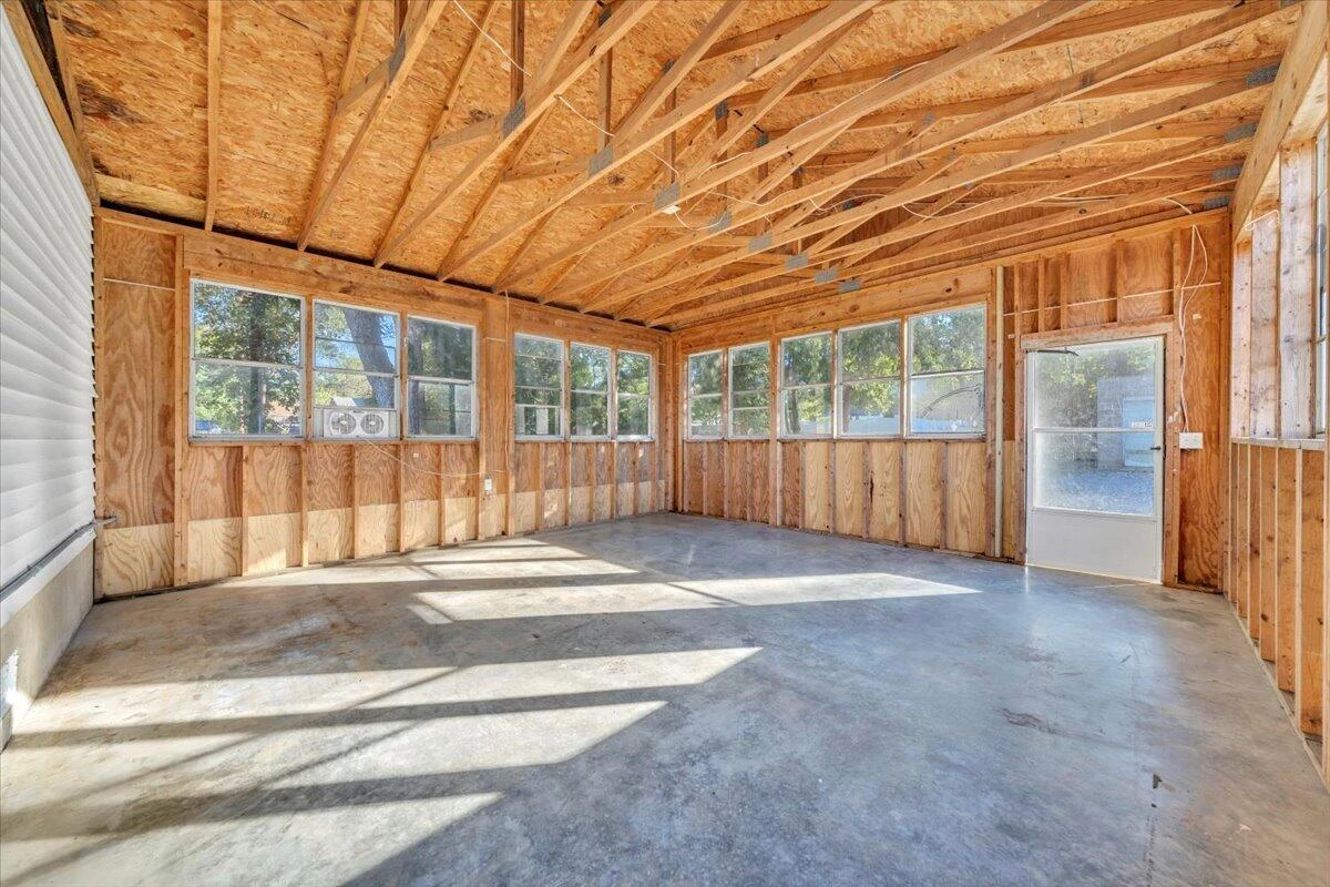 1018 Greenhurst AVE NW - Photo 34