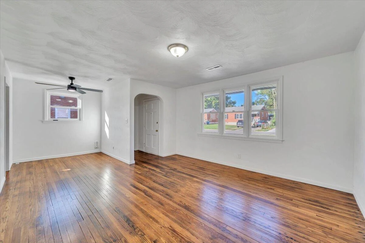 1018 Greenhurst AVE NW - Photo 5