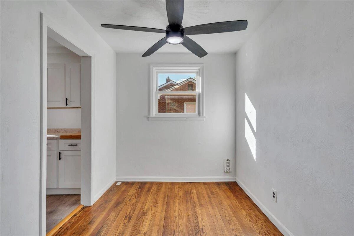 1018 Greenhurst AVE NW - Photo 6