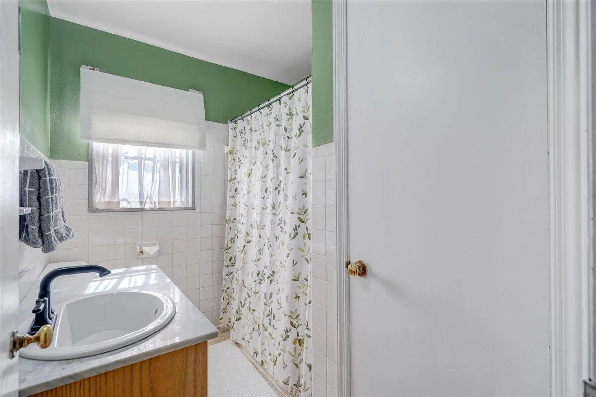 252 Knoll RD - Photo 17
