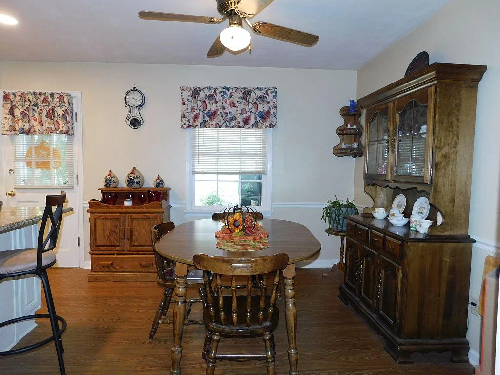 4230 Sharolyn DR - Photo 10