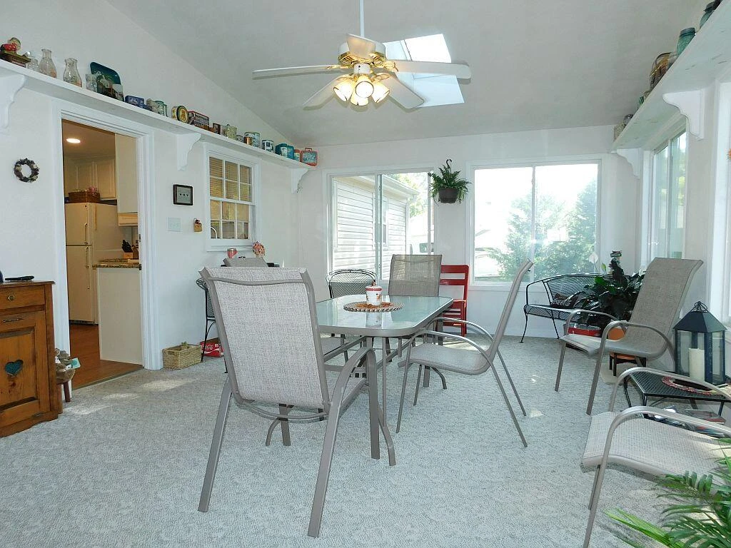 4230 Sharolyn DR - Photo 2