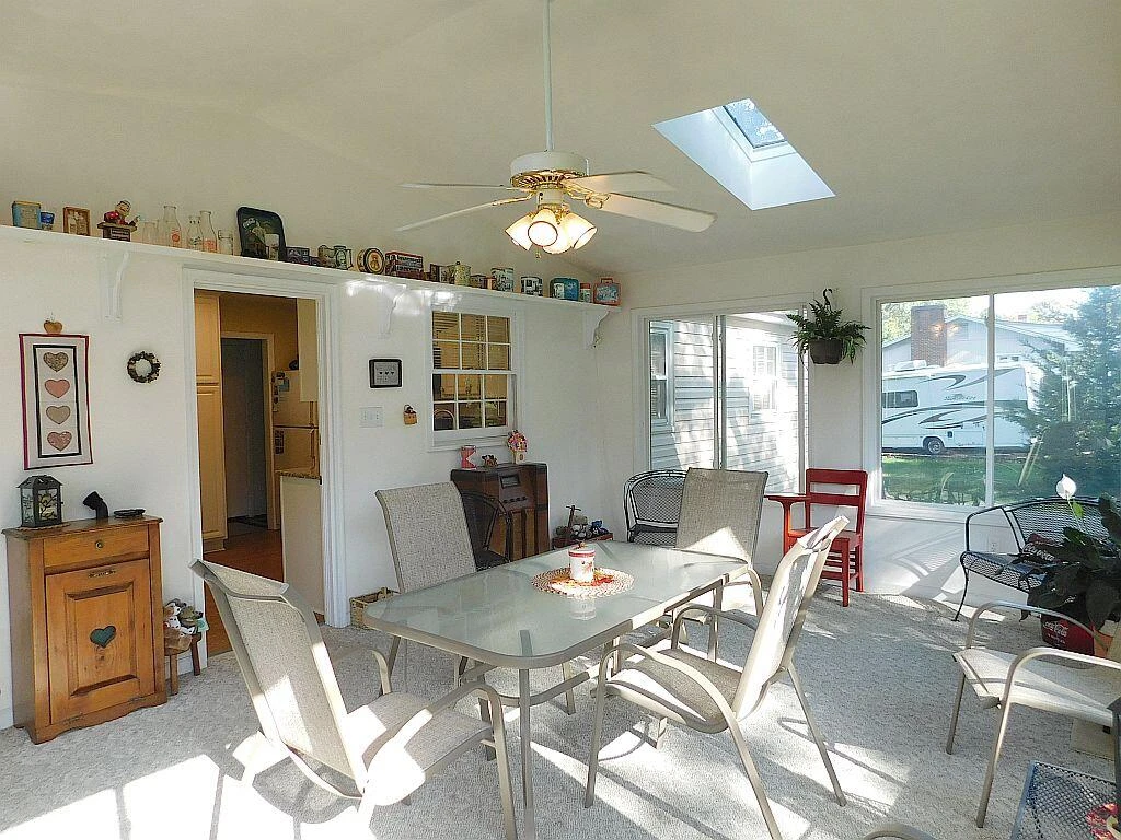 4230 Sharolyn DR - Photo 3