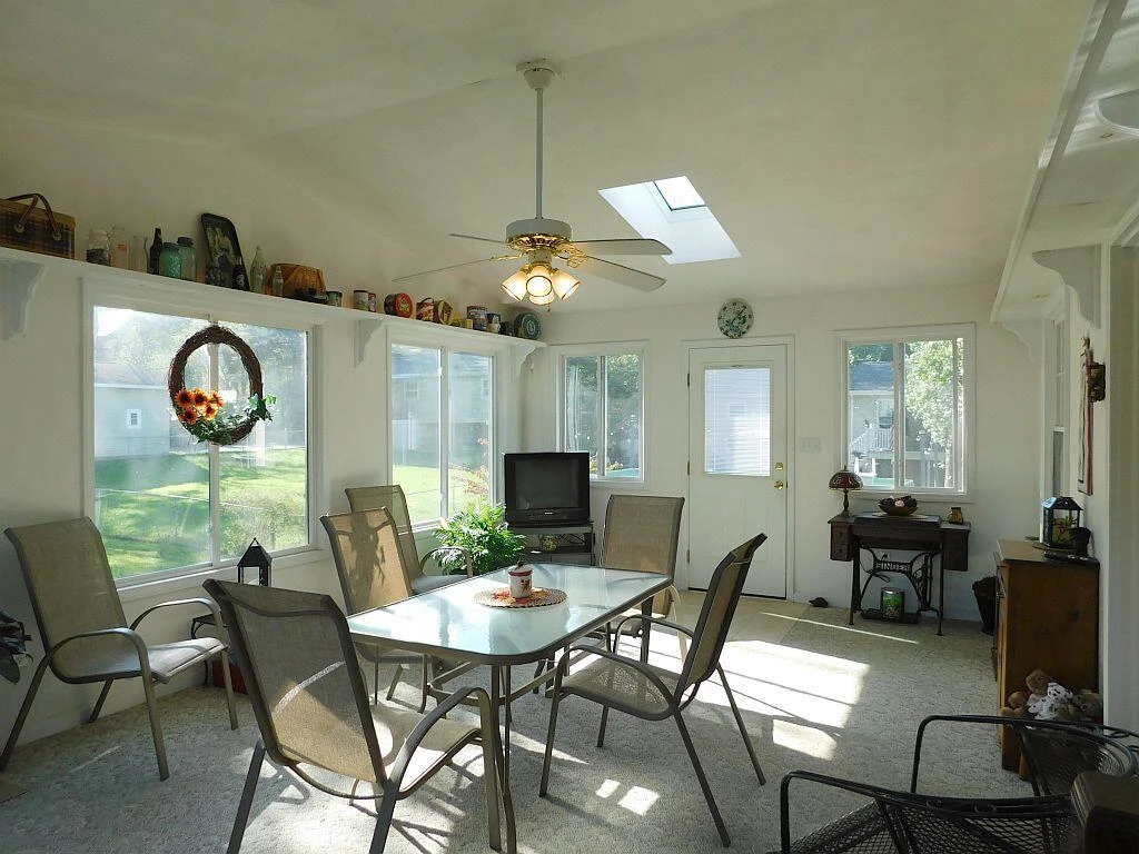 4230 Sharolyn DR - Photo 4