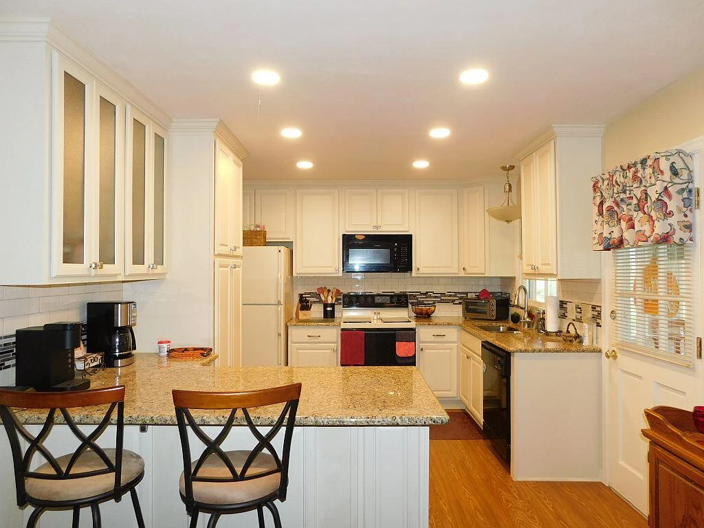 4230 Sharolyn DR - Photo 7