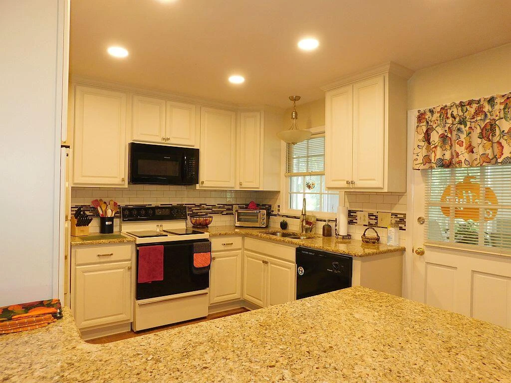 4230 Sharolyn DR - Photo 8