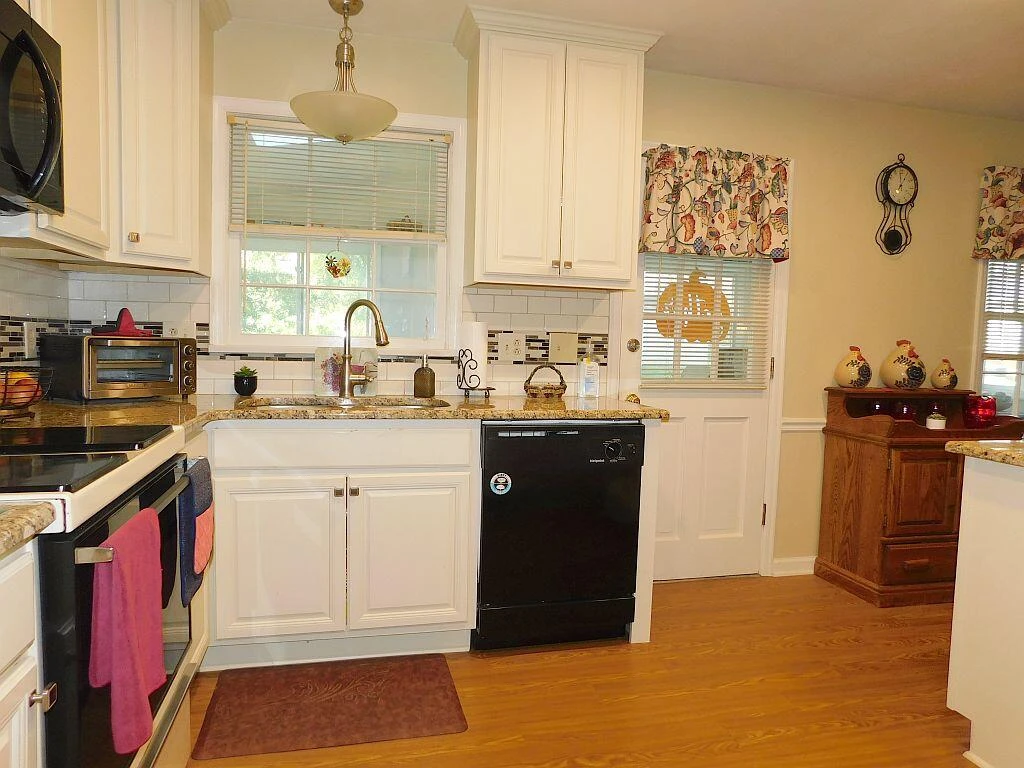 4230 Sharolyn DR - Photo 9