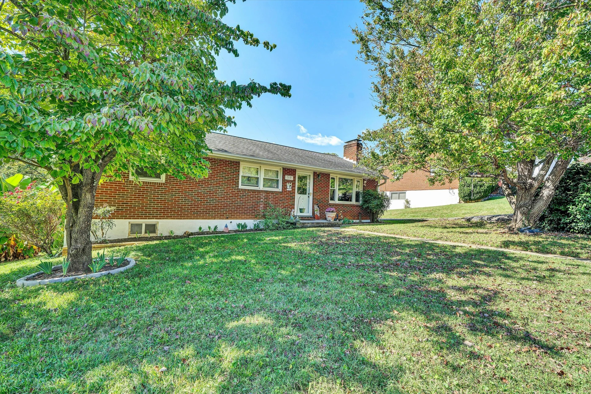 519 Doyle ST - Photo 2